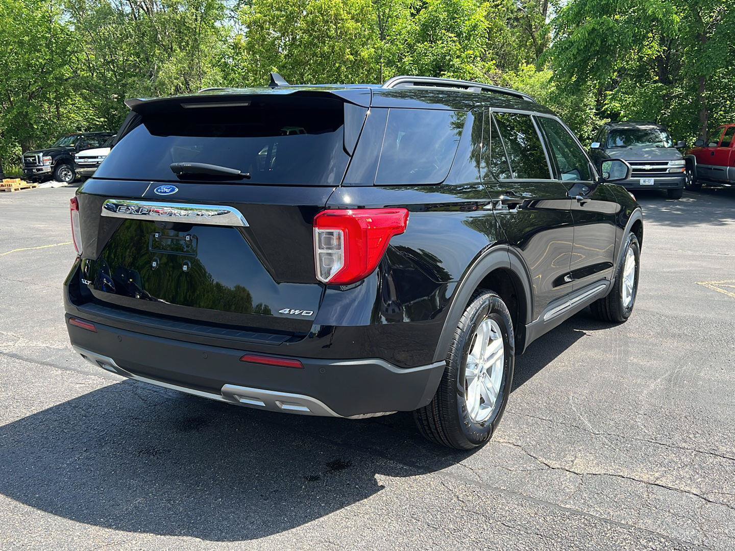 Used 2023 Ford Explorer XLT w/ Equipment Group 202A AWD/4WD image 22