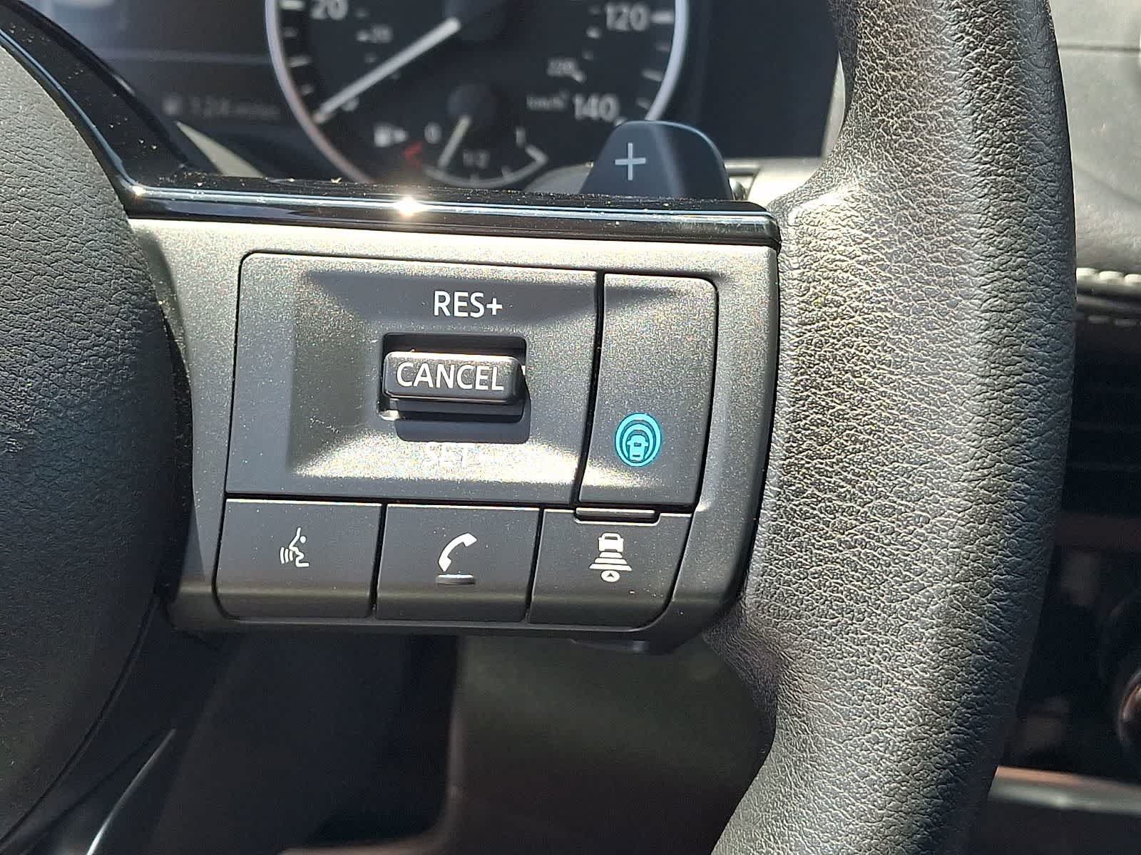 Used 2023 Nissan Rogue SV AWD/4WD image 19