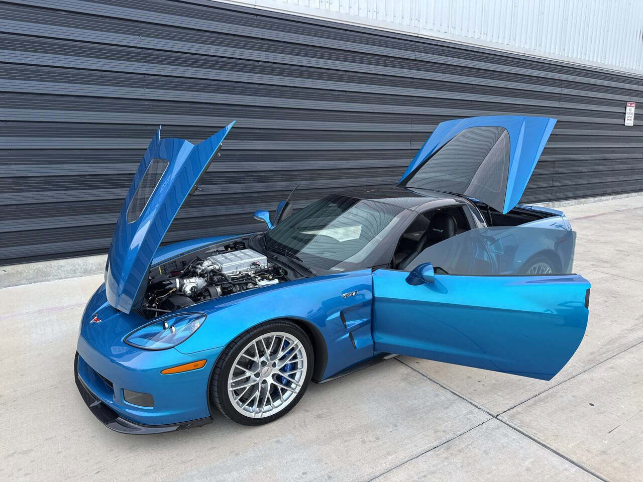 Used 2009 Chevrolet Corvette ZR1 w/ Preferred Equipment Group RWD image 25