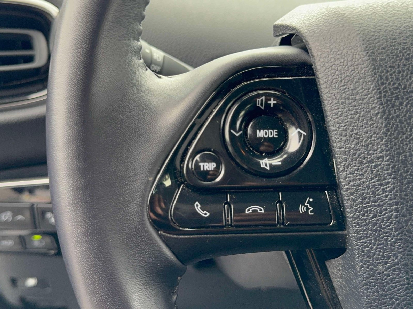 Certified 2022 Toyota Prius XLE AWD/4WD image 19