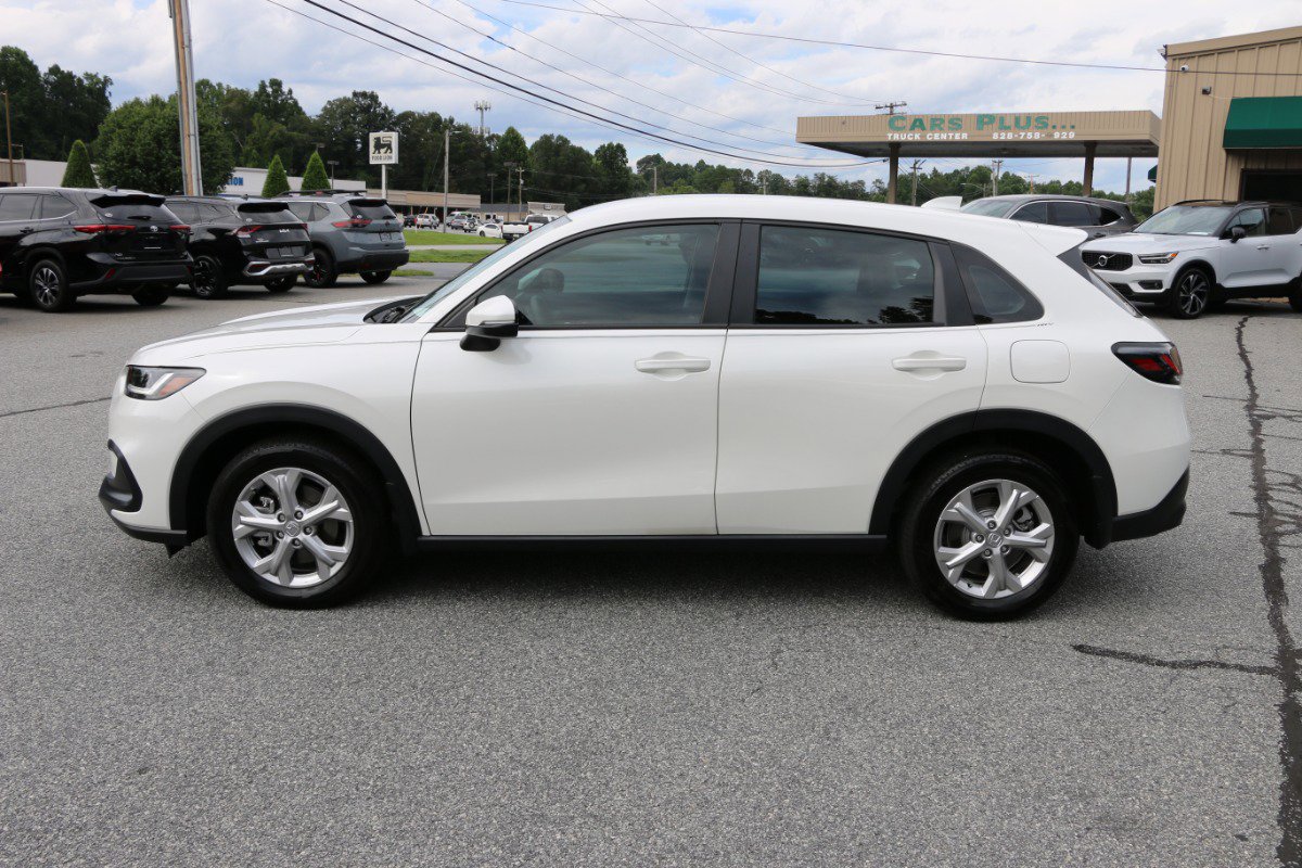 Used 2025 Honda HR-V LX image 2