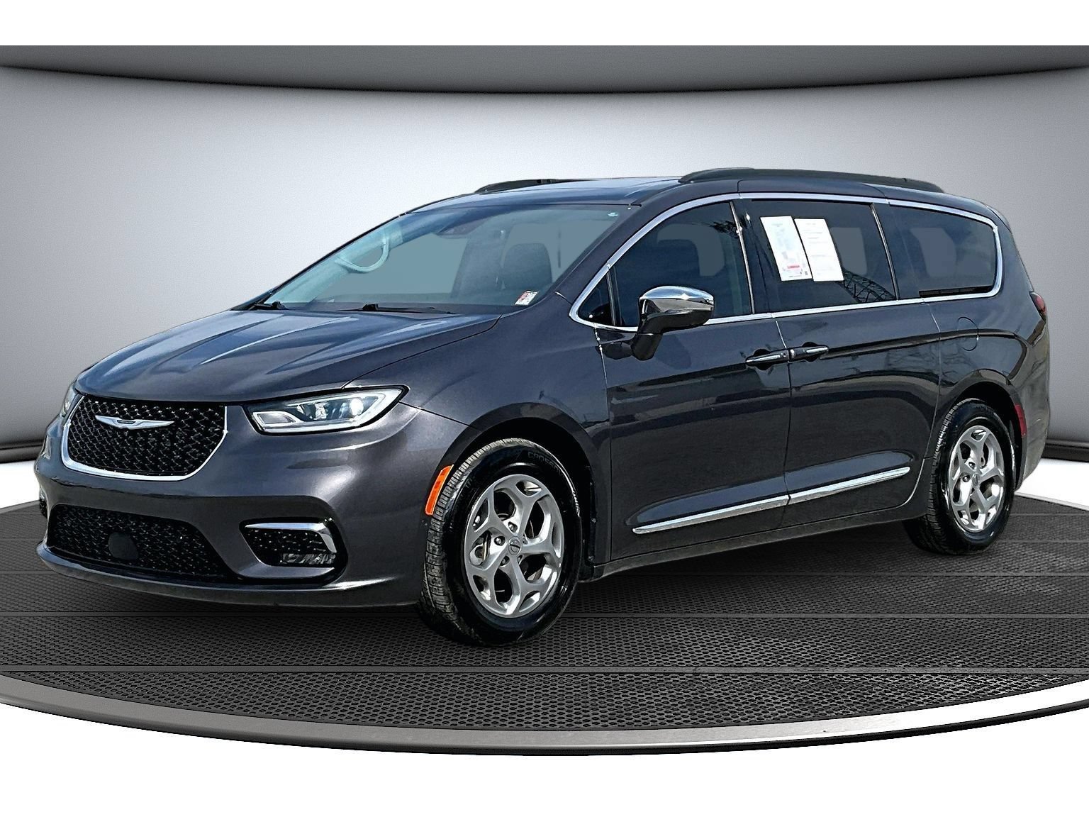 Used 2022 Chrysler Pacifica Limited FWD image 16