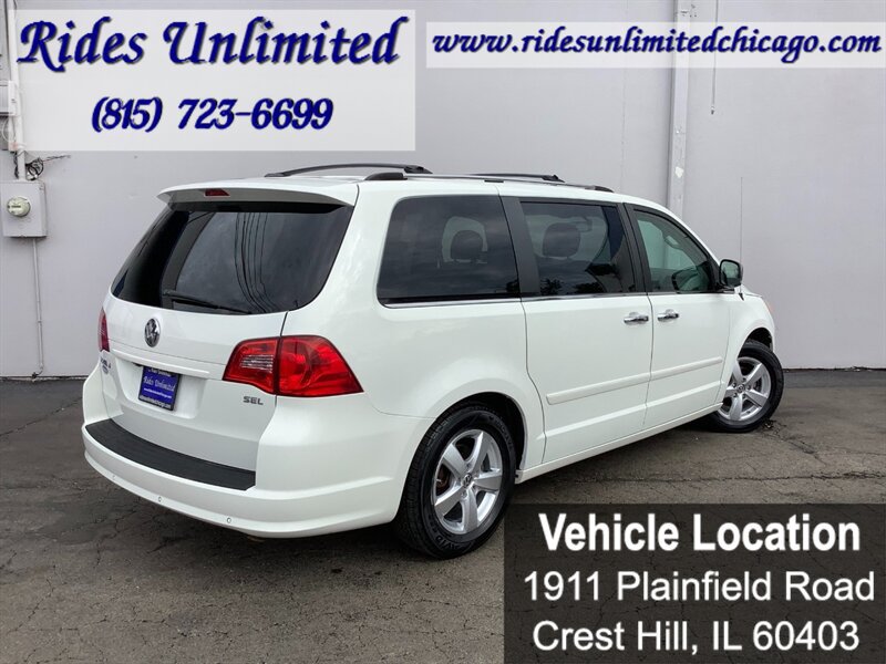 Used 2010 Volkswagen Routan SEL Premium FWD image 6