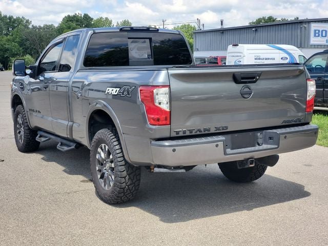 Used 2017 Nissan Titan PRO-4X w/ Pro-4x Convenience Package AWD/4WD image 4