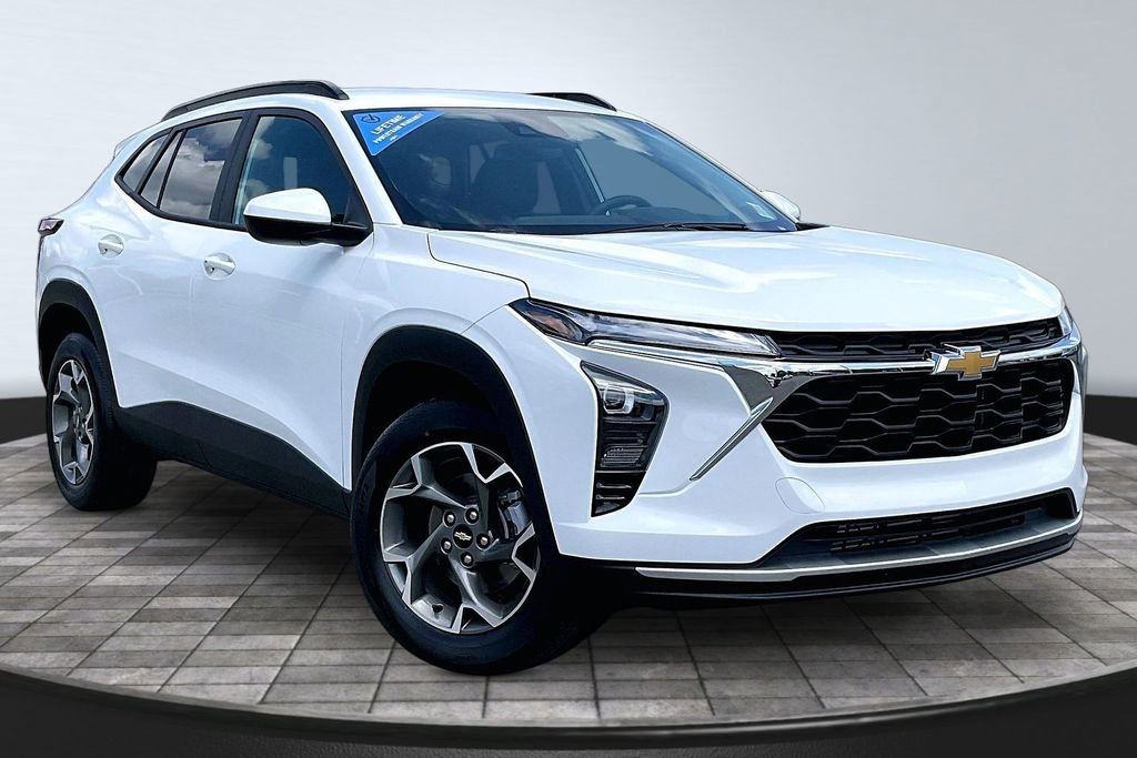 New 2026 Chevrolet Trax LT w/ Driver Confidence Package FWD image 2