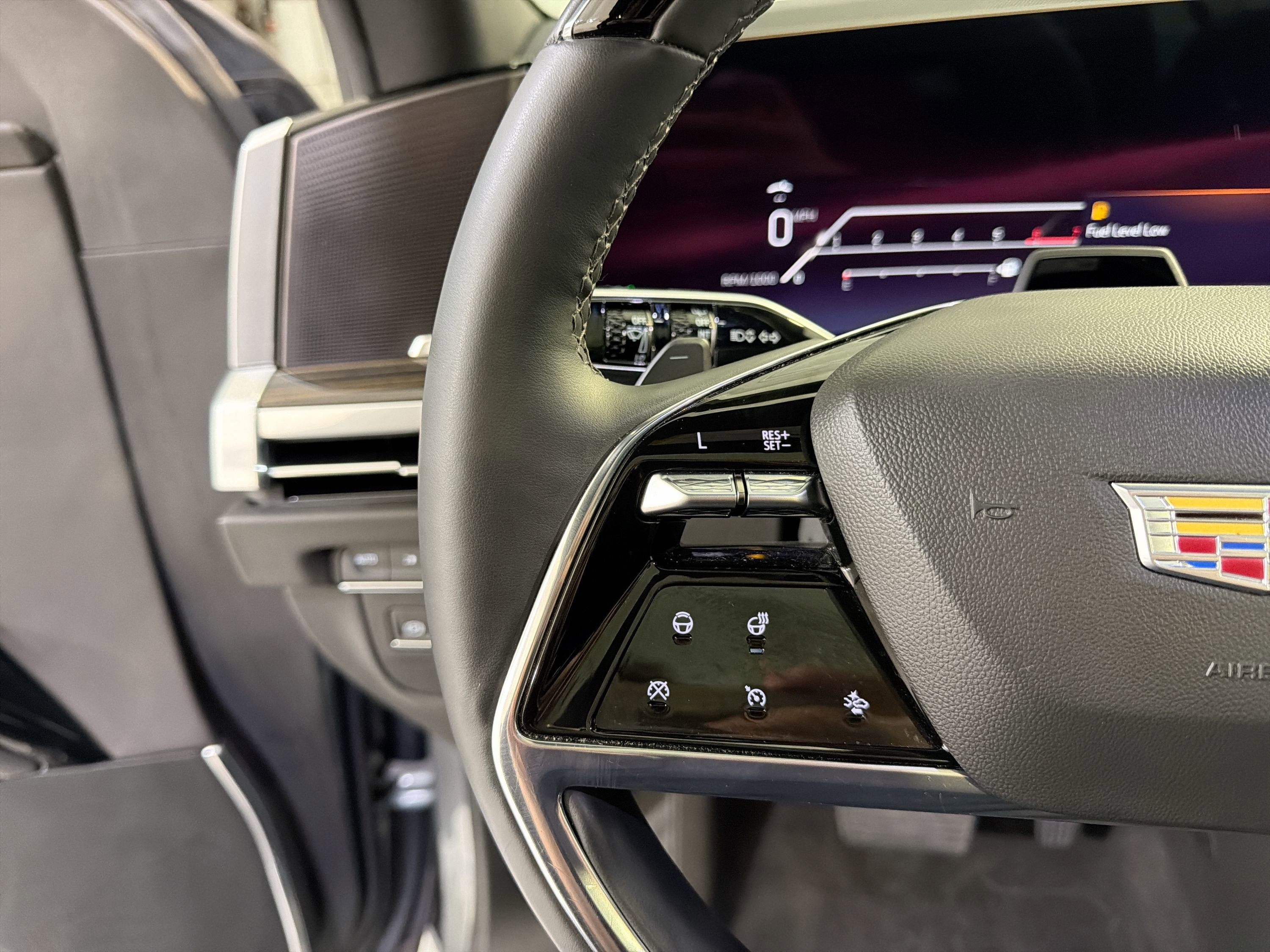 Used 2025 Cadillac Escalade Premium Luxury image 14