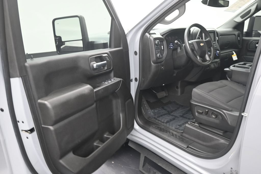 Used 2025 Chevrolet Silverado 2500 Custom w/ Custom Value Package AWD/4WD image 10