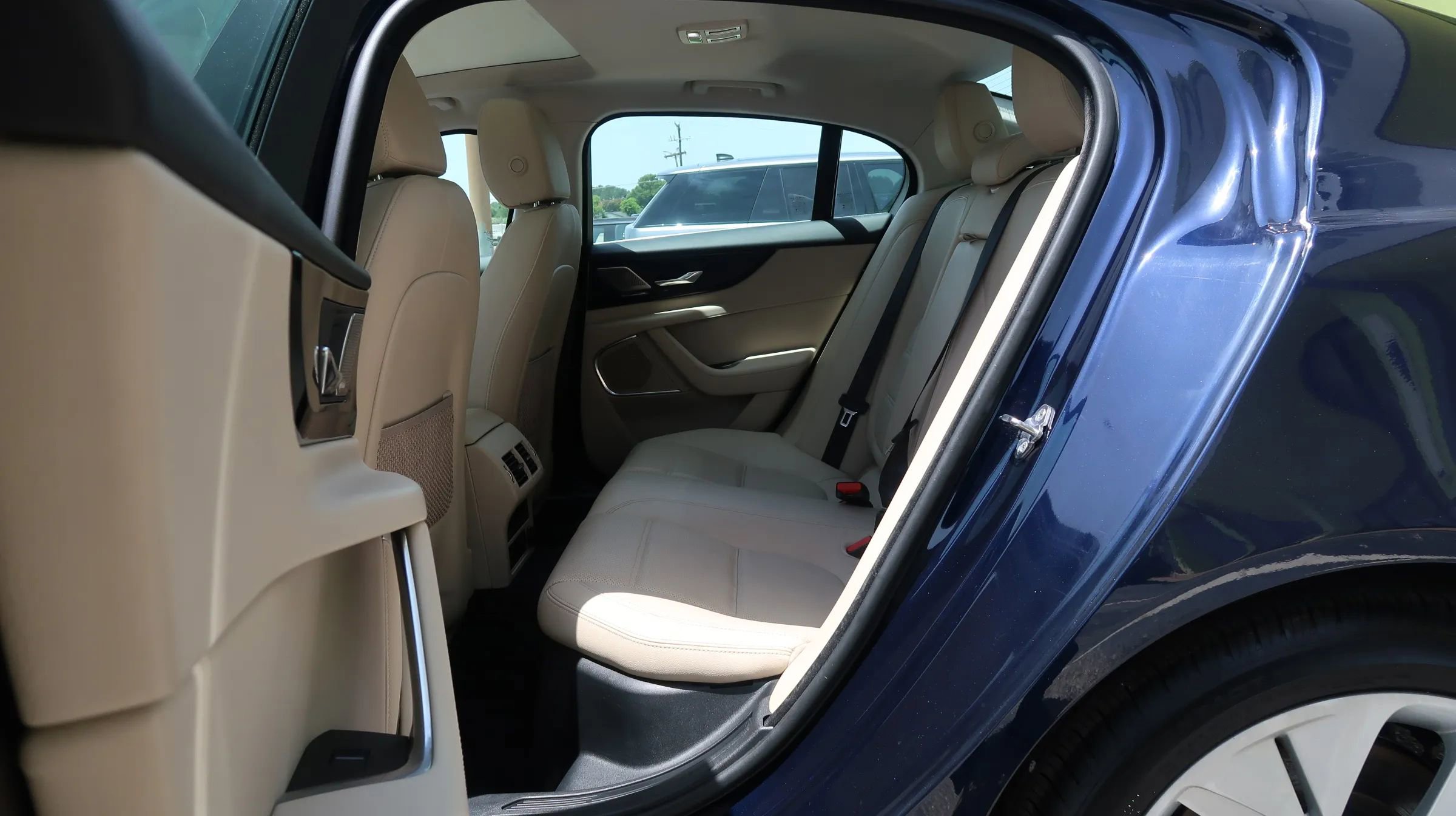 Used 2020 Jaguar XE S image 18