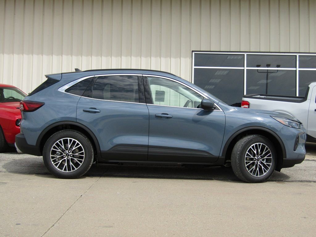New 2025 Ford Escape SE w/ PHEV Premium Package image 2