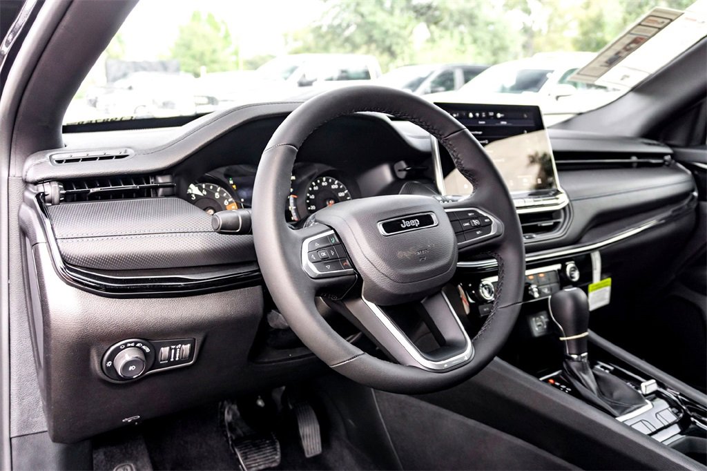 New 2026 Jeep Compass Latitude image 11