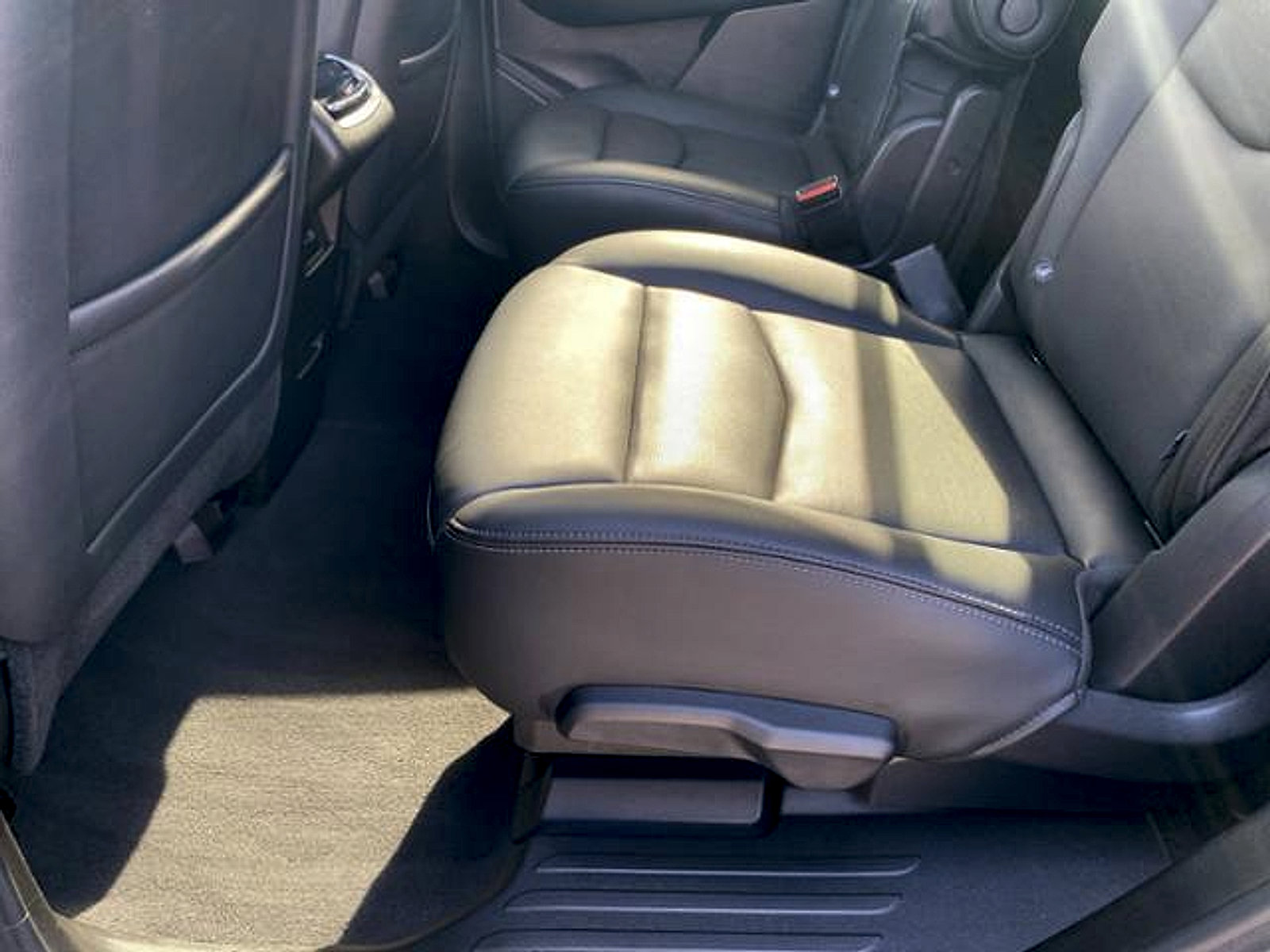 Used 2025 Cadillac XT6 Premium Luxury FWD image 19
