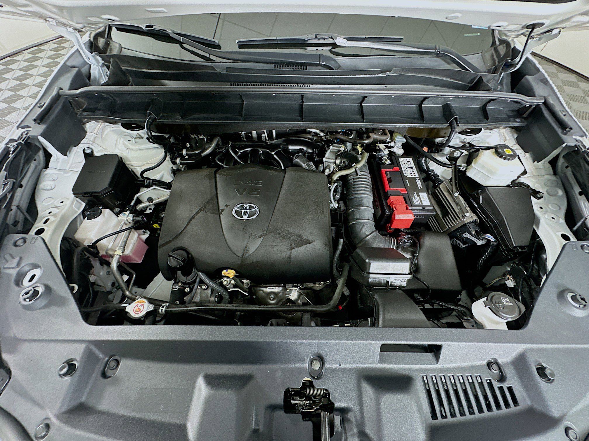 Used 2020 Toyota Highlander XLE image 37