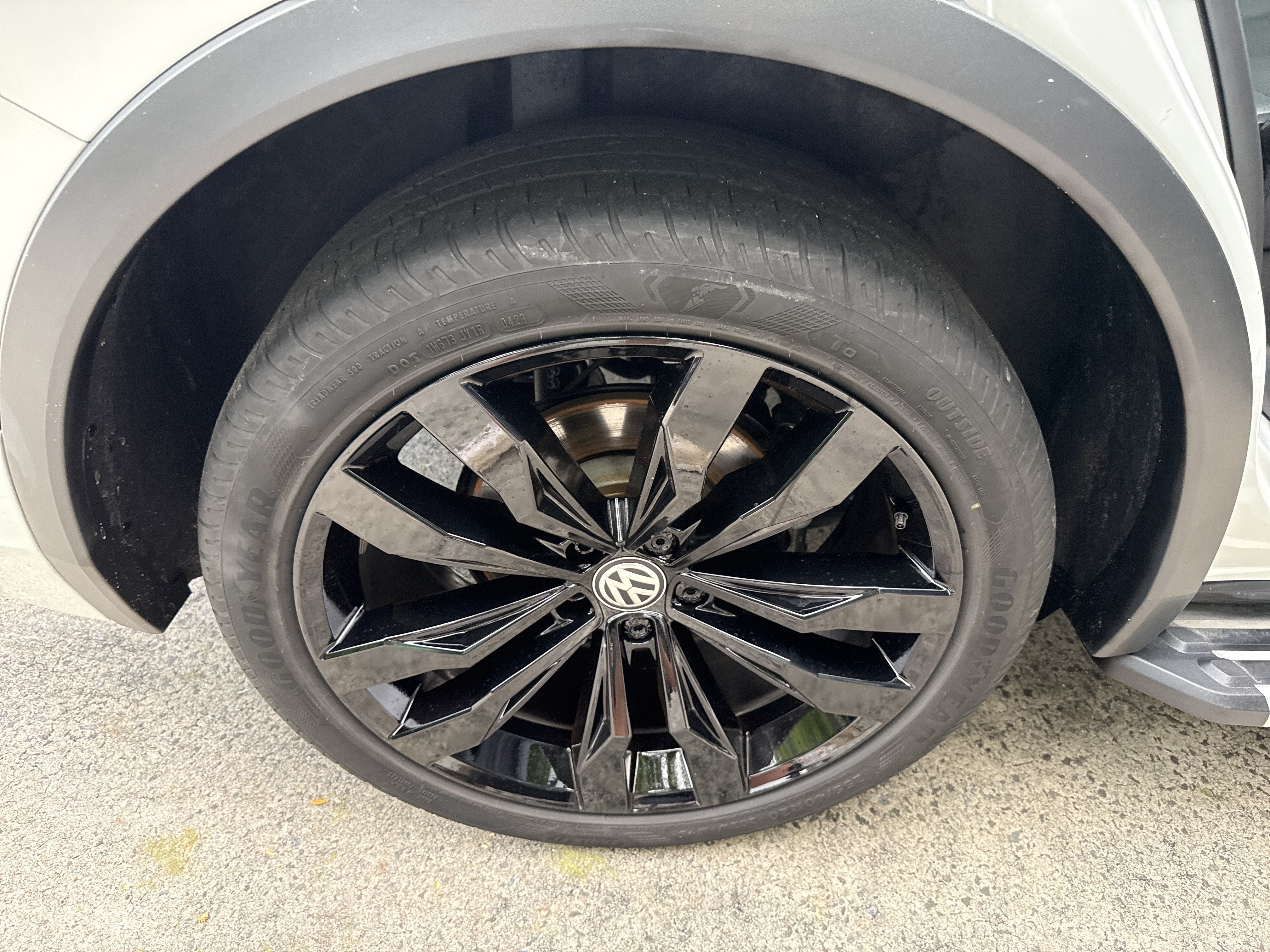 Used 2020 Volkswagen Tiguan SE R-Line FWD image 17