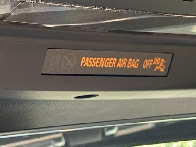 Used 2025 Land Rover Defender 110 X-Dynamic SE AWD/4WD image 31