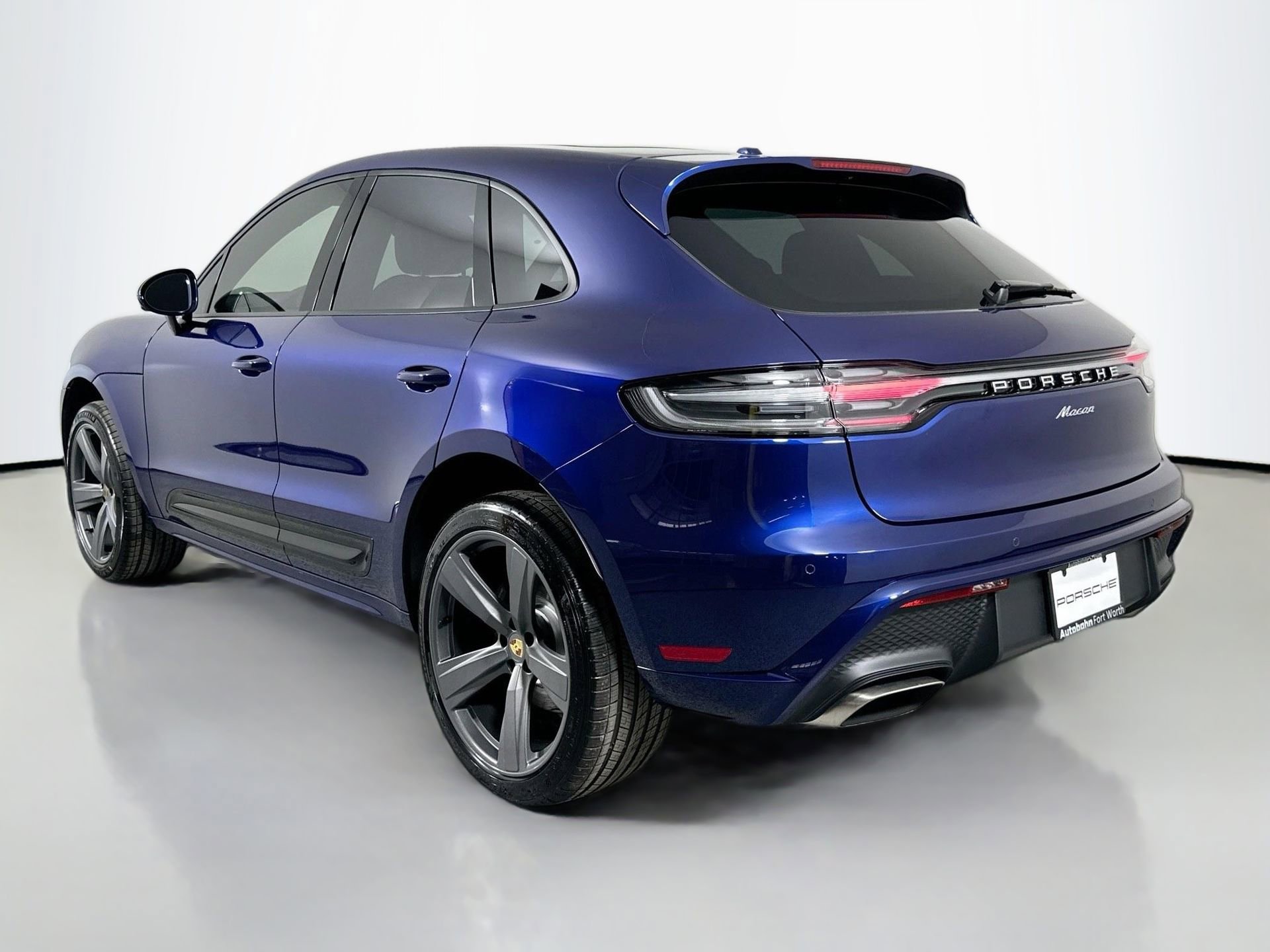 Certified 2026 Porsche Macan image 3