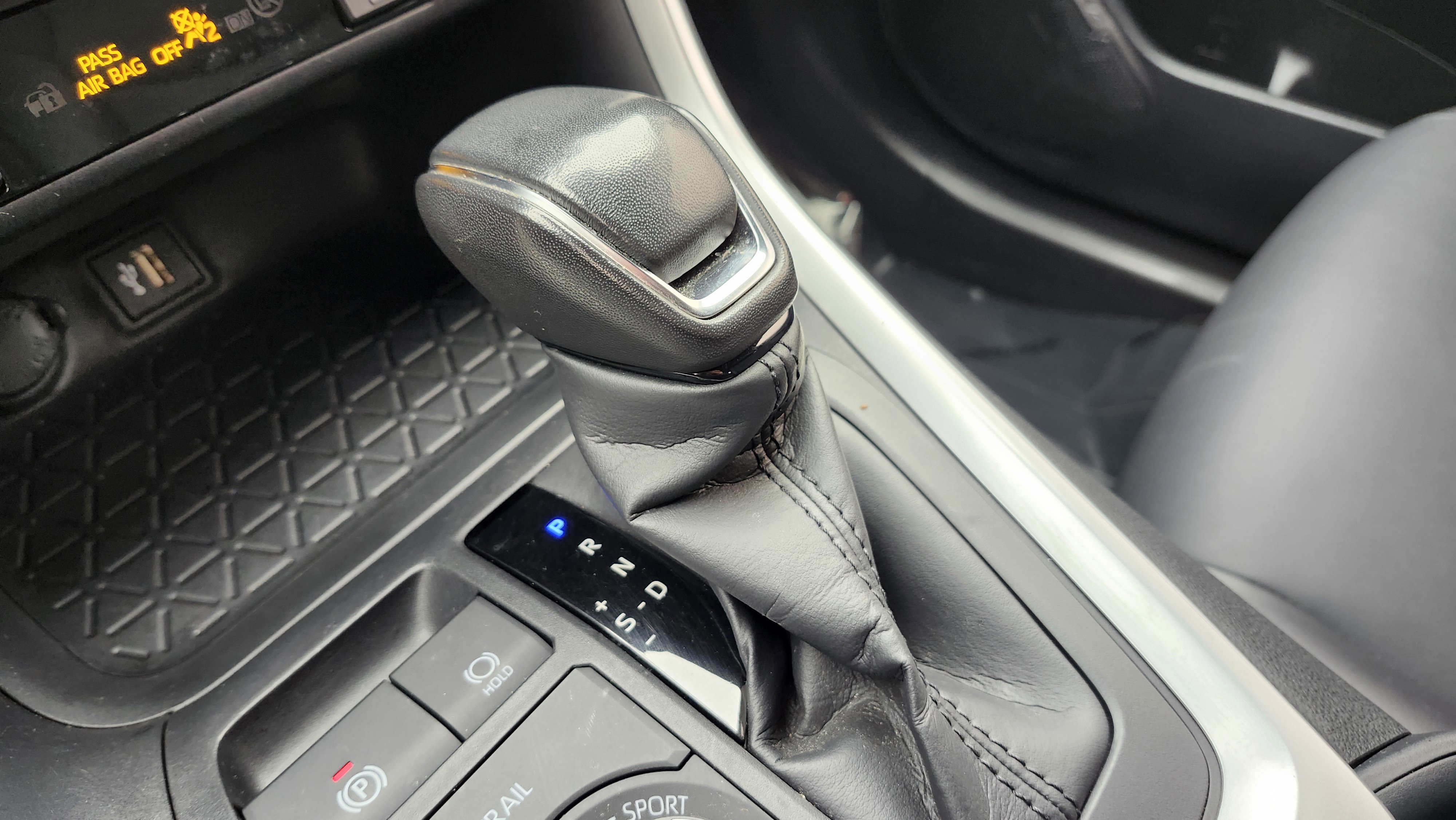 Used 2024 Toyota RAV4 XLE Premium image 38