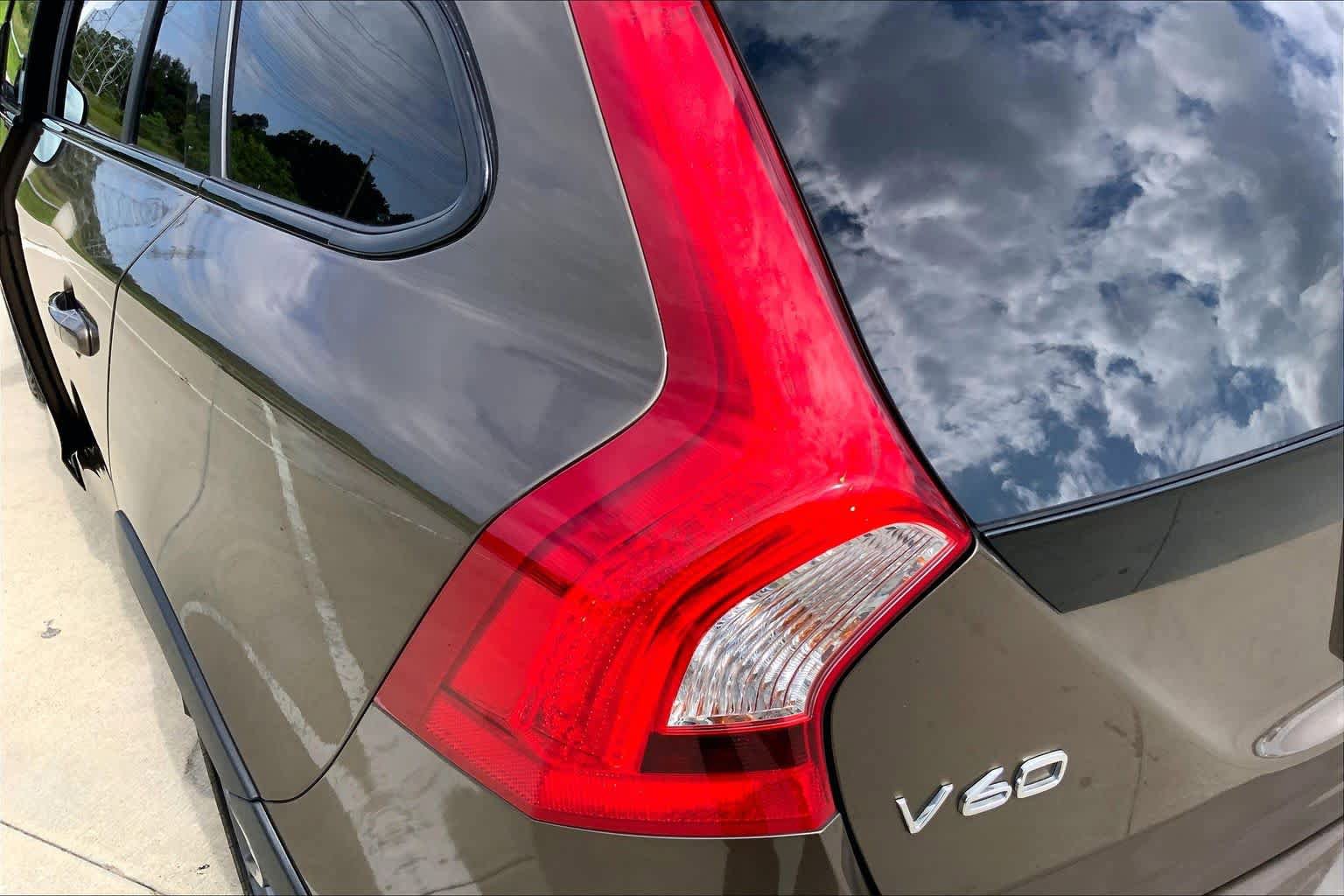Used 2017 Volvo V60 T5 Cross Country AWD/4WD image 28