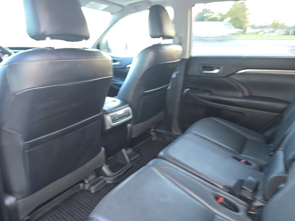 Used 2018 Toyota Highlander Limited image 27