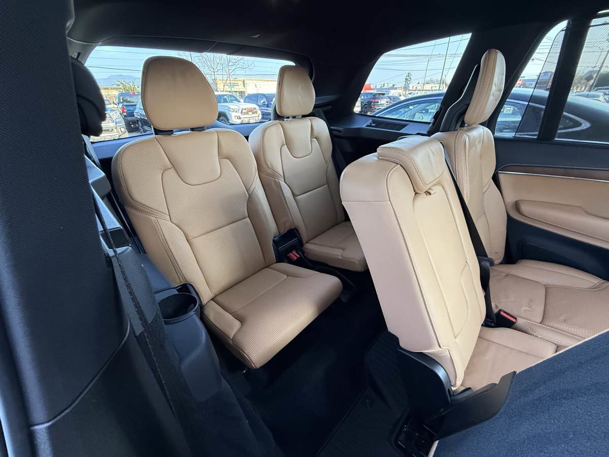 Used 2017 Volvo XC90 T6 Inscription w/ Vision Package image 13