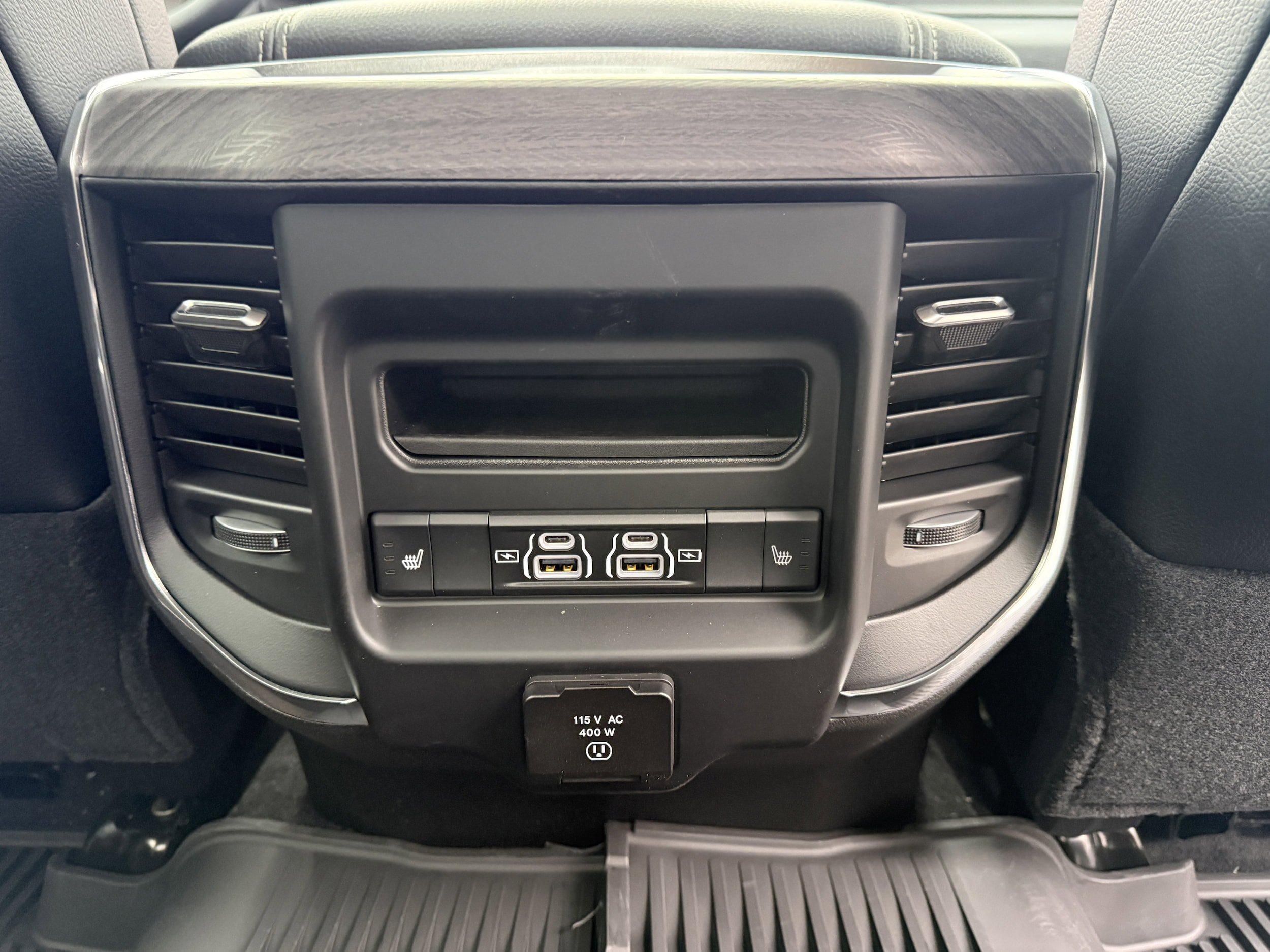 New 2026 RAM 2500 Laramie AWD/4WD image 19