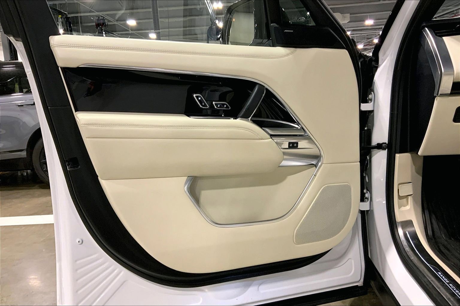 Used 2023 Land Rover Range Rover SE AWD/4WD image 21