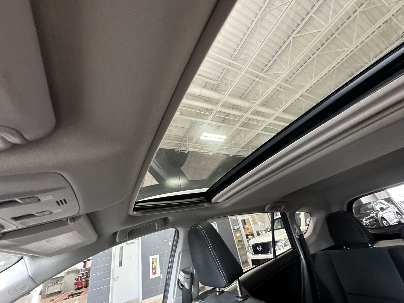 Used 2014 Toyota RAV4 XLE AWD/4WD image 23