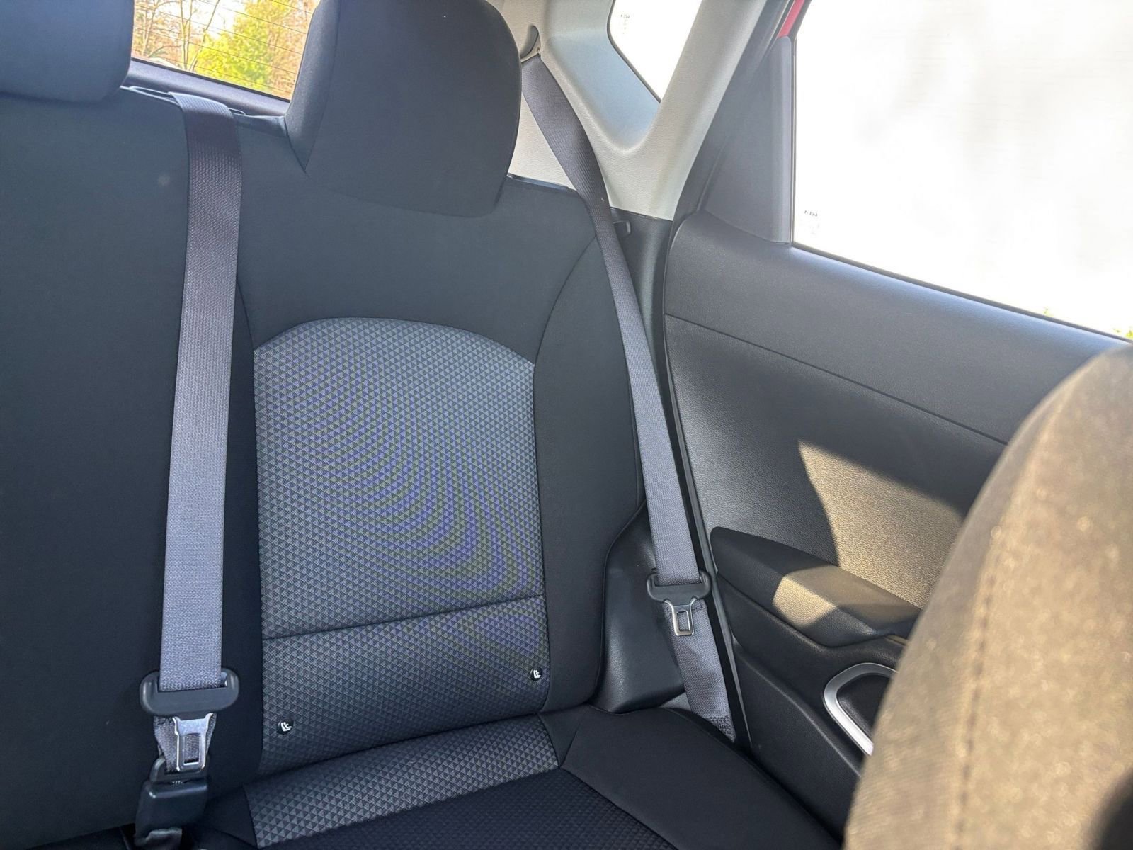 Used 2025 Kia Soul LX w/ LX Technology Package FWD image 36