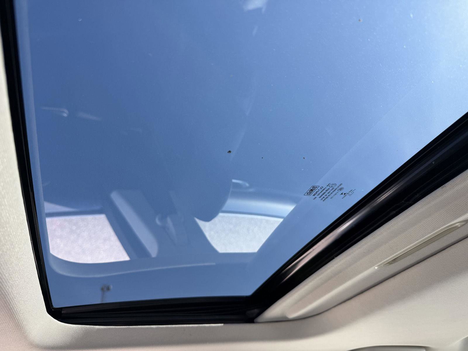 Used 2017 Ford Fusion SE w/ Fusion SE Technology Package image 15