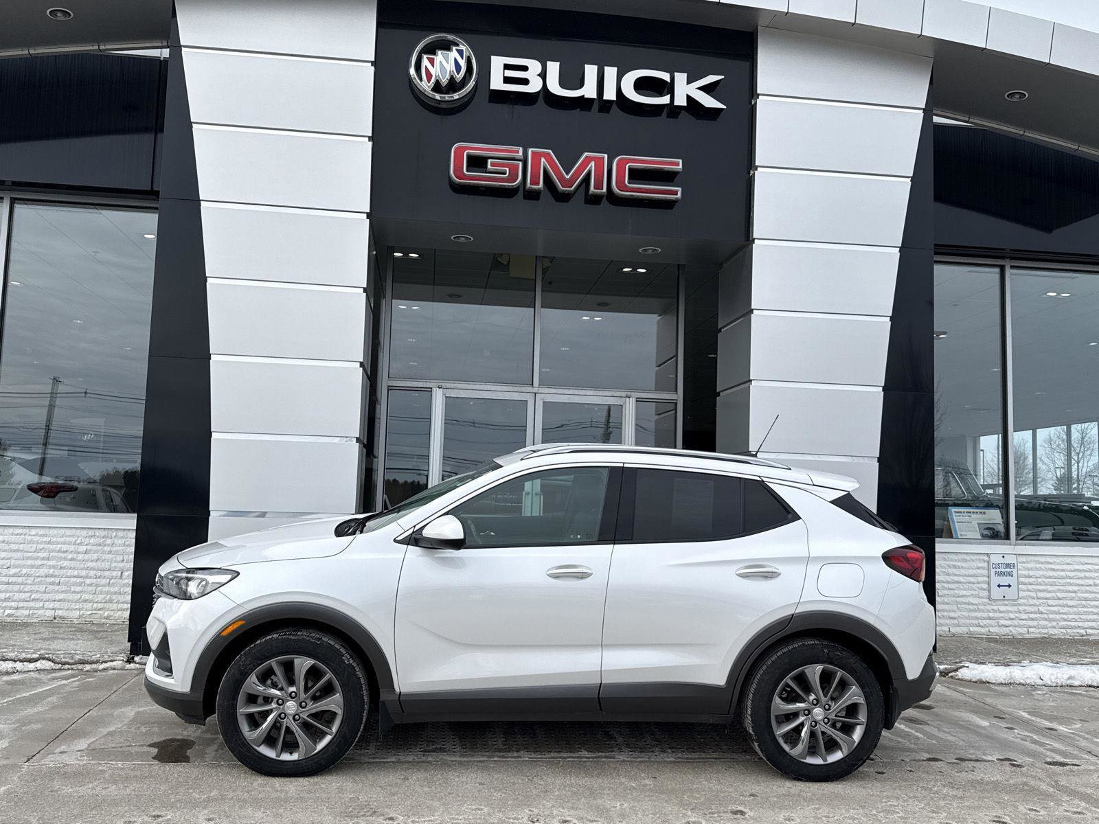 Used 2023 Buick Encore GX Essence w/ Experience Buick Package image 5