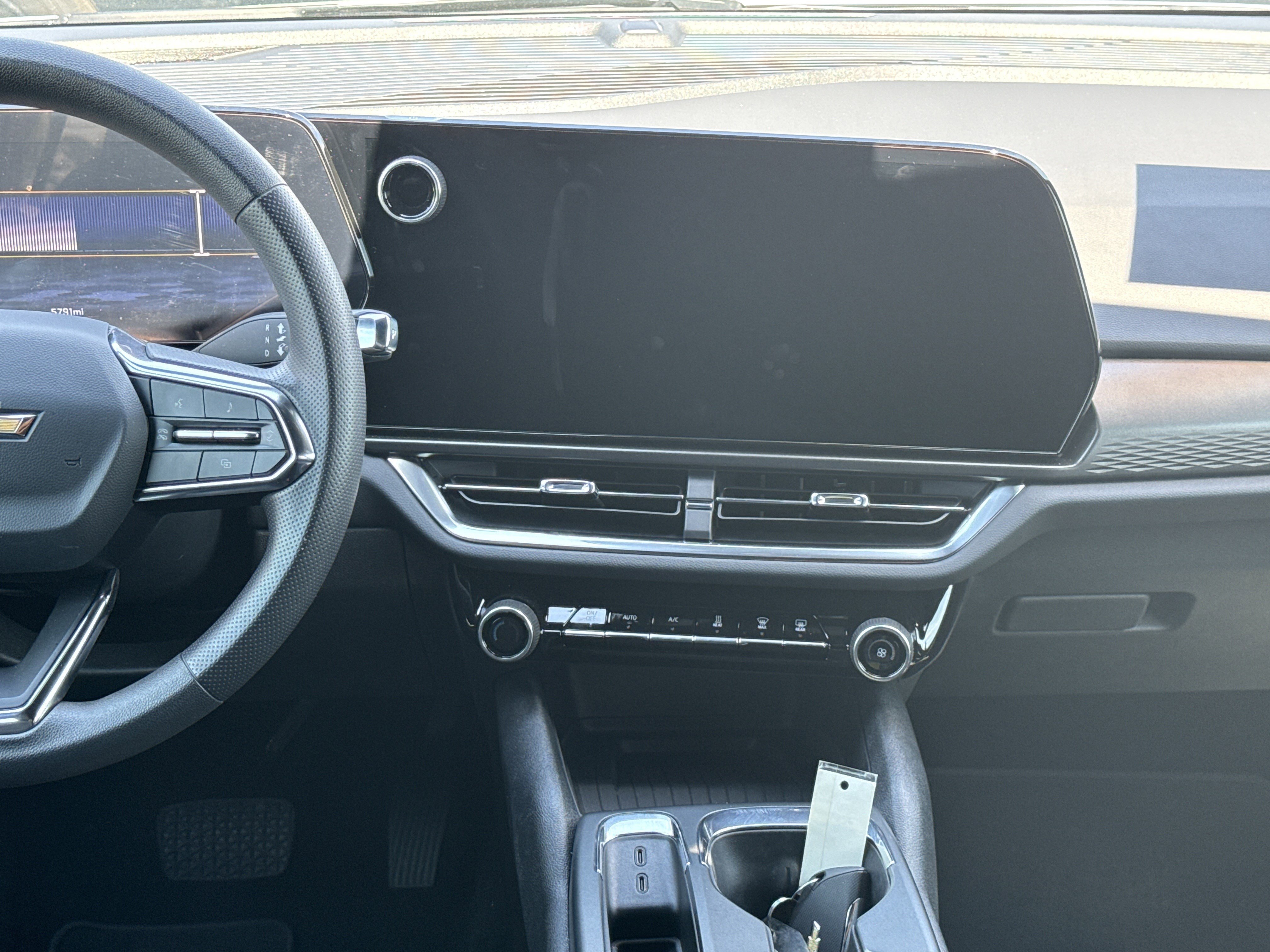 Used 2025 Chevrolet Equinox EV LT image 29