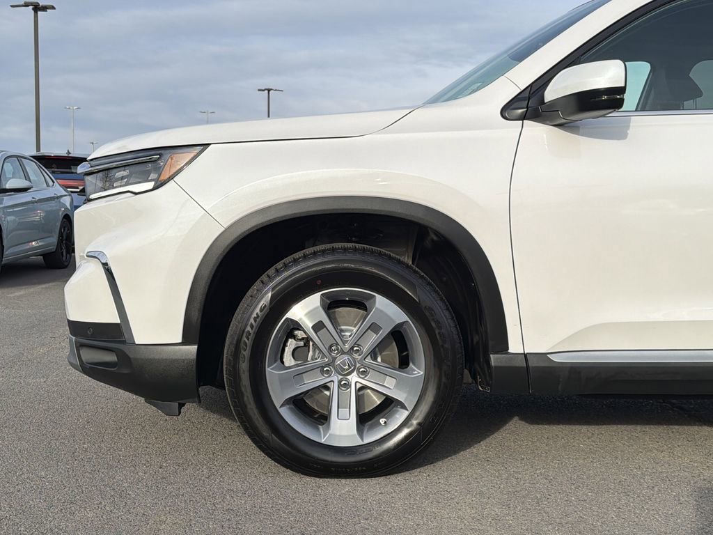 Used 2025 Honda Pilot EX-L image 9