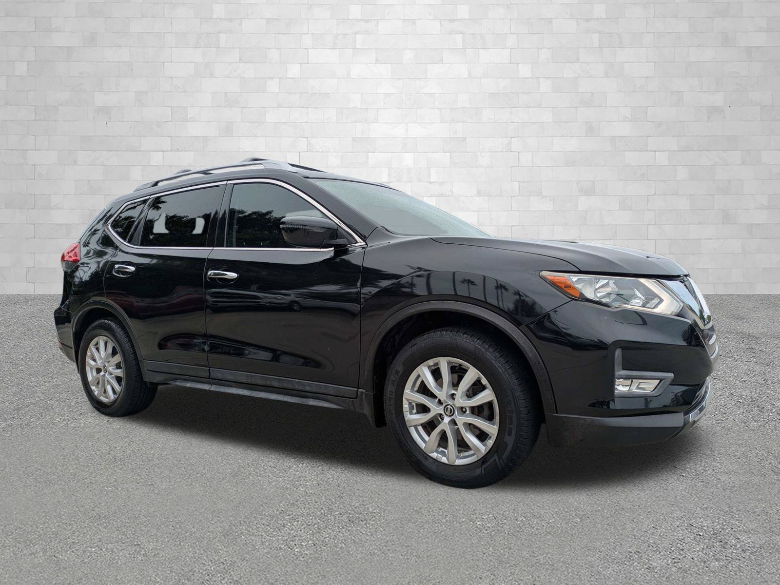 Used 2017 Nissan Rogue SV