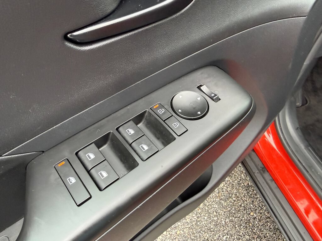 Used 2024 Hyundai Kona SEL FWD image 18