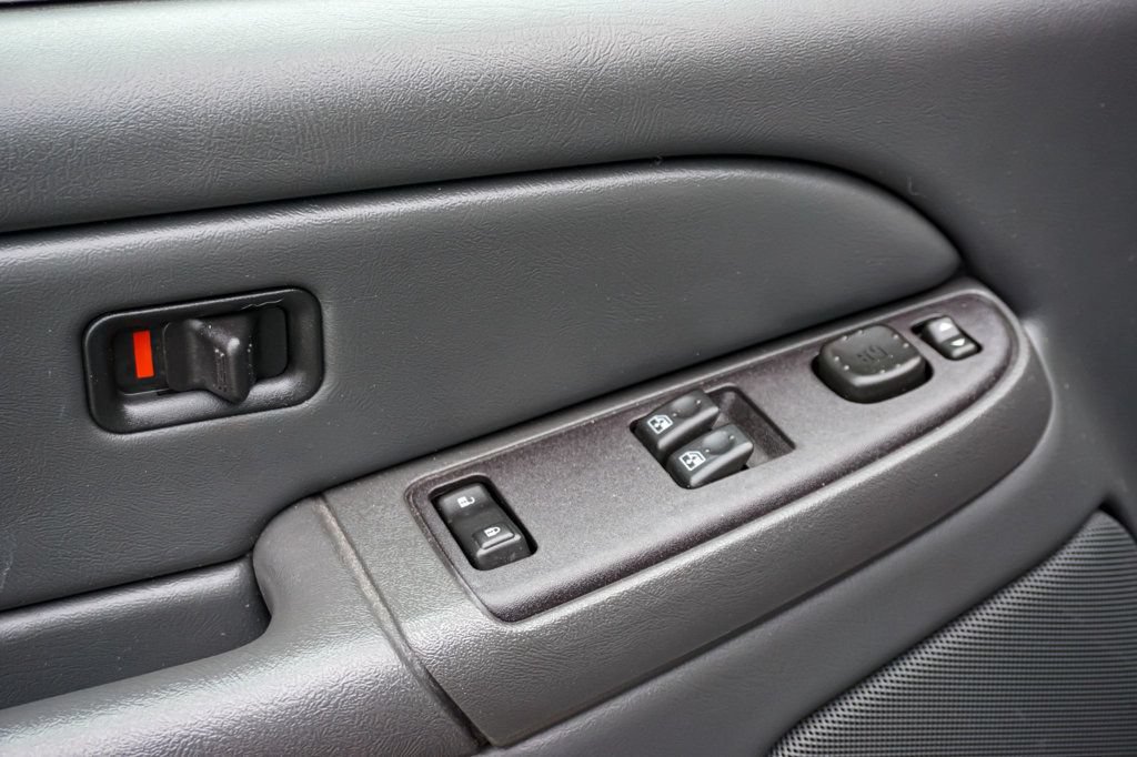 Used 2004 Chevrolet Silverado 2500 LS AWD/4WD image 48