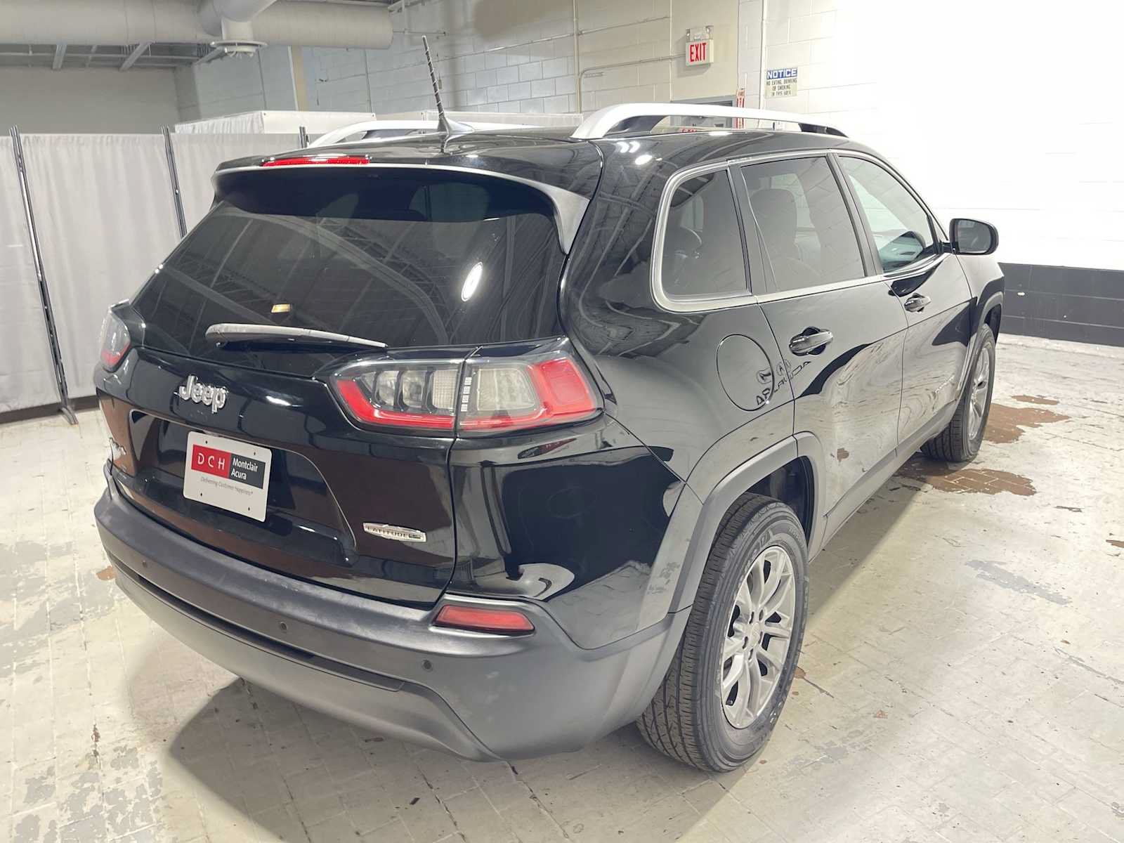 Used 2019 Jeep Cherokee Latitude Plus w/ Cold Weather Group AWD/4WD image 26
