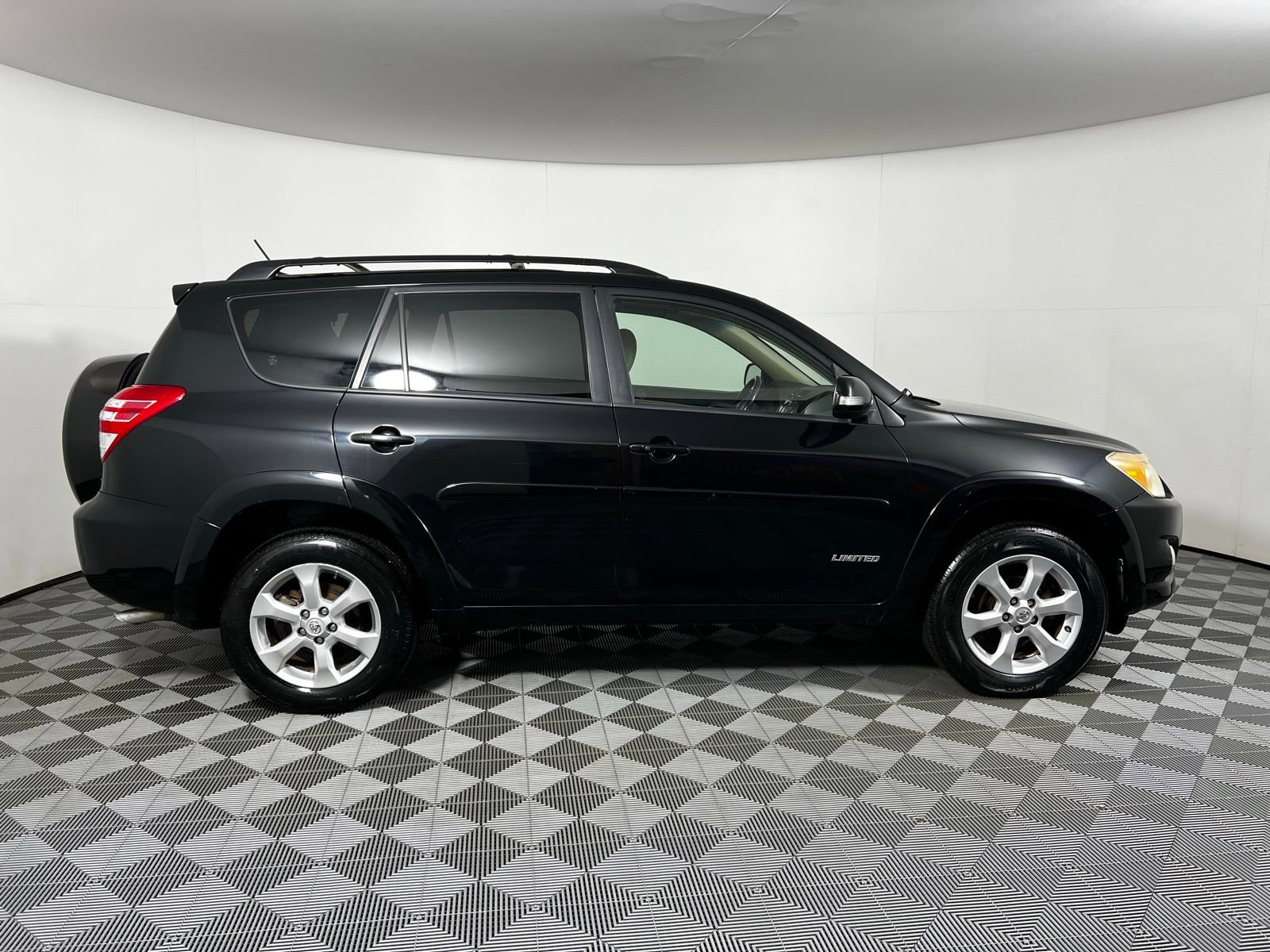 Used 2010 Toyota RAV4 Limited image 4