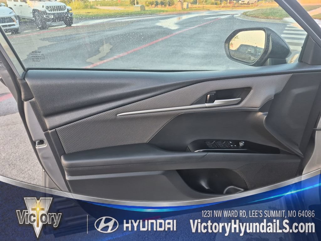 Used 2025 Toyota Camry SE FWD image 10