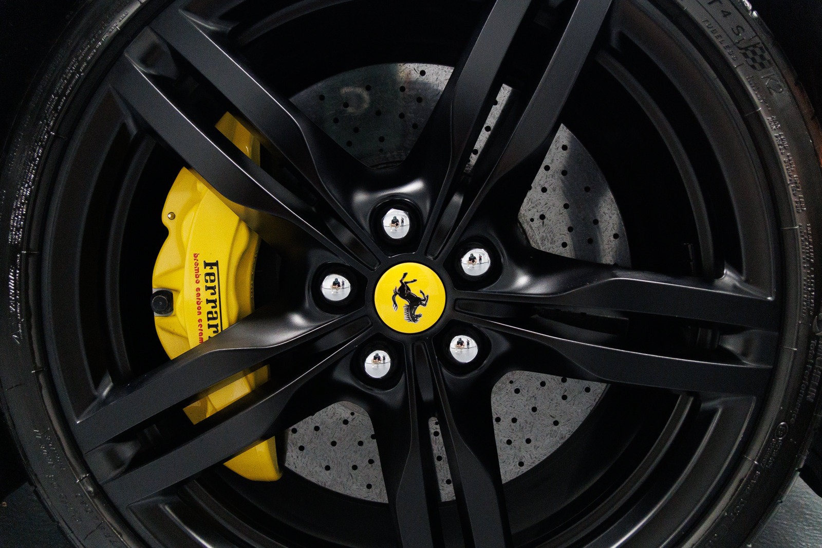 Used 2019 Ferrari Portofino RWD image 39