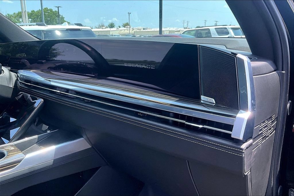 Used 2025 Cadillac Escalade ESV Premium Luxury AWD/4WD image 19