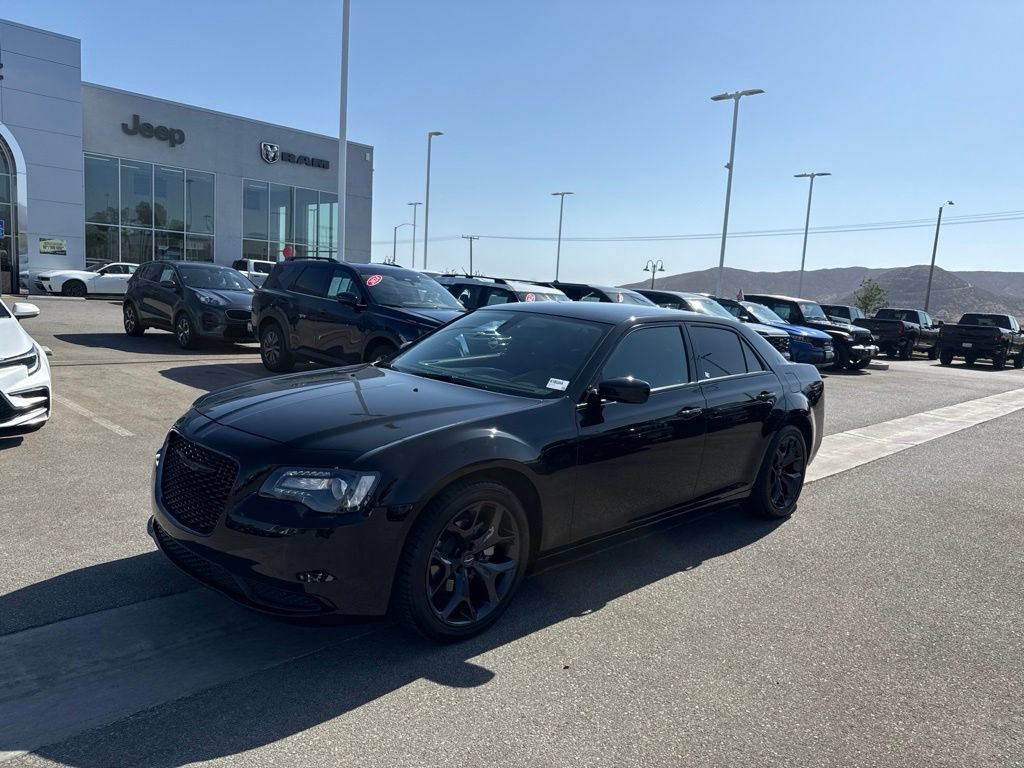 Used 2023 Chrysler 300 Touring w/ Sport Appearance Package RWD image 4