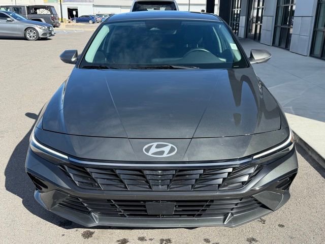 Used 2025 Hyundai Elantra Limited image 2