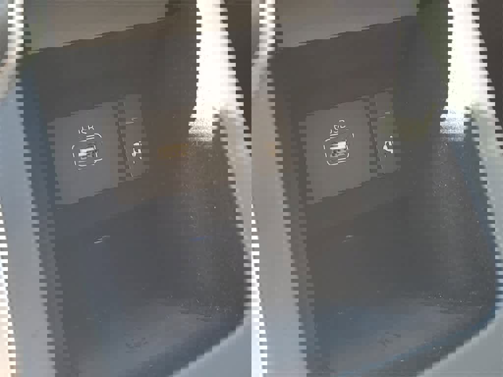 Used 2021 Genesis G90 3.3T Premium image 30