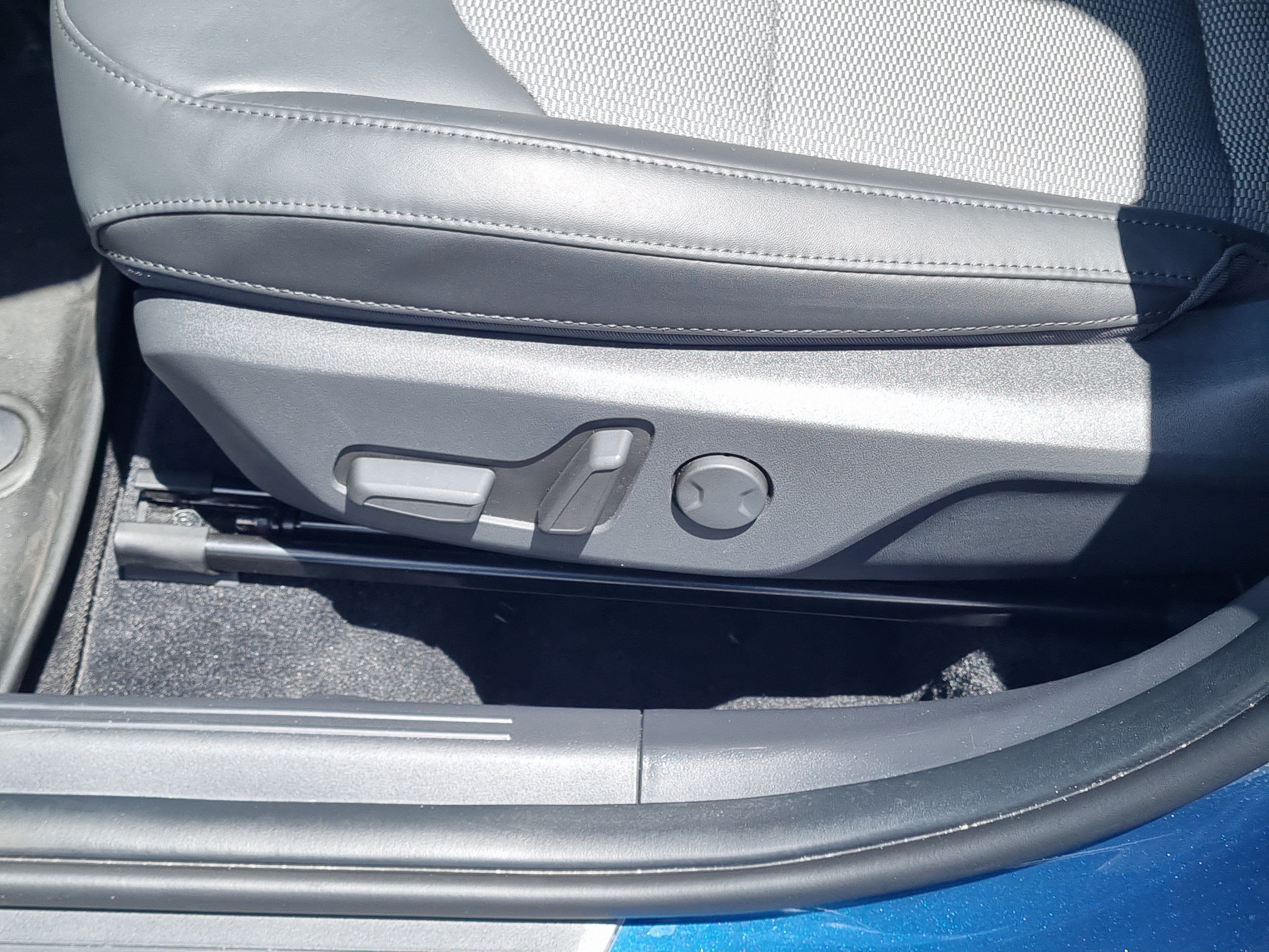 Used 2024 Kia Niro EX FWD image 19