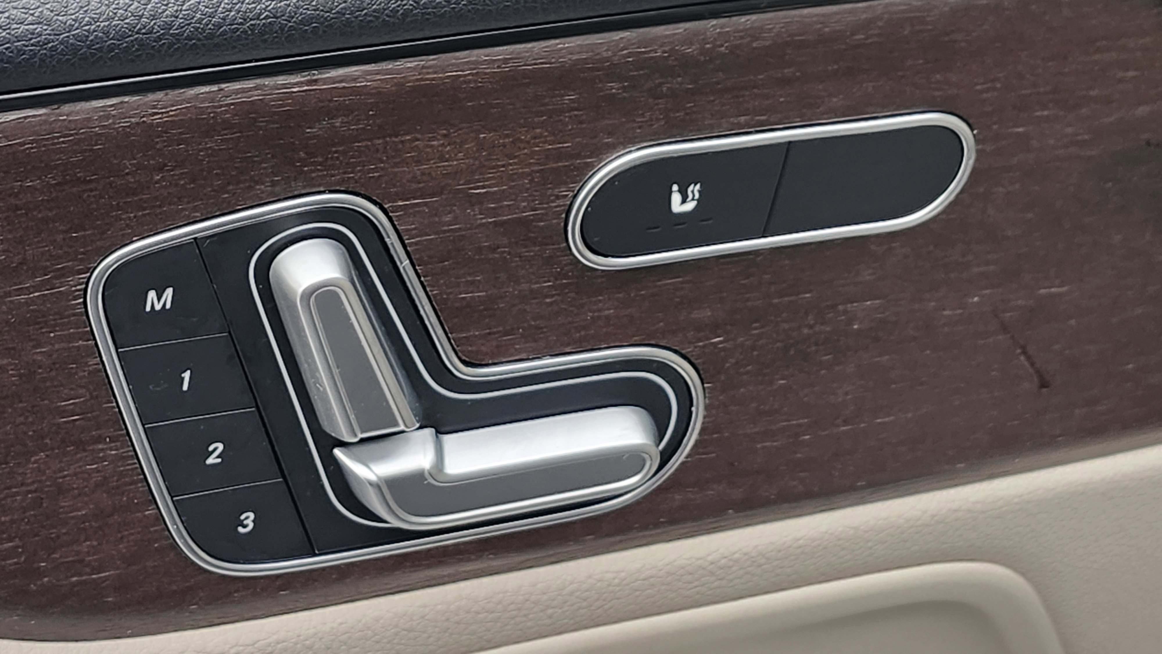 Used 2020 Mercedes-Benz GLB 250 w/ Premium Package image 20