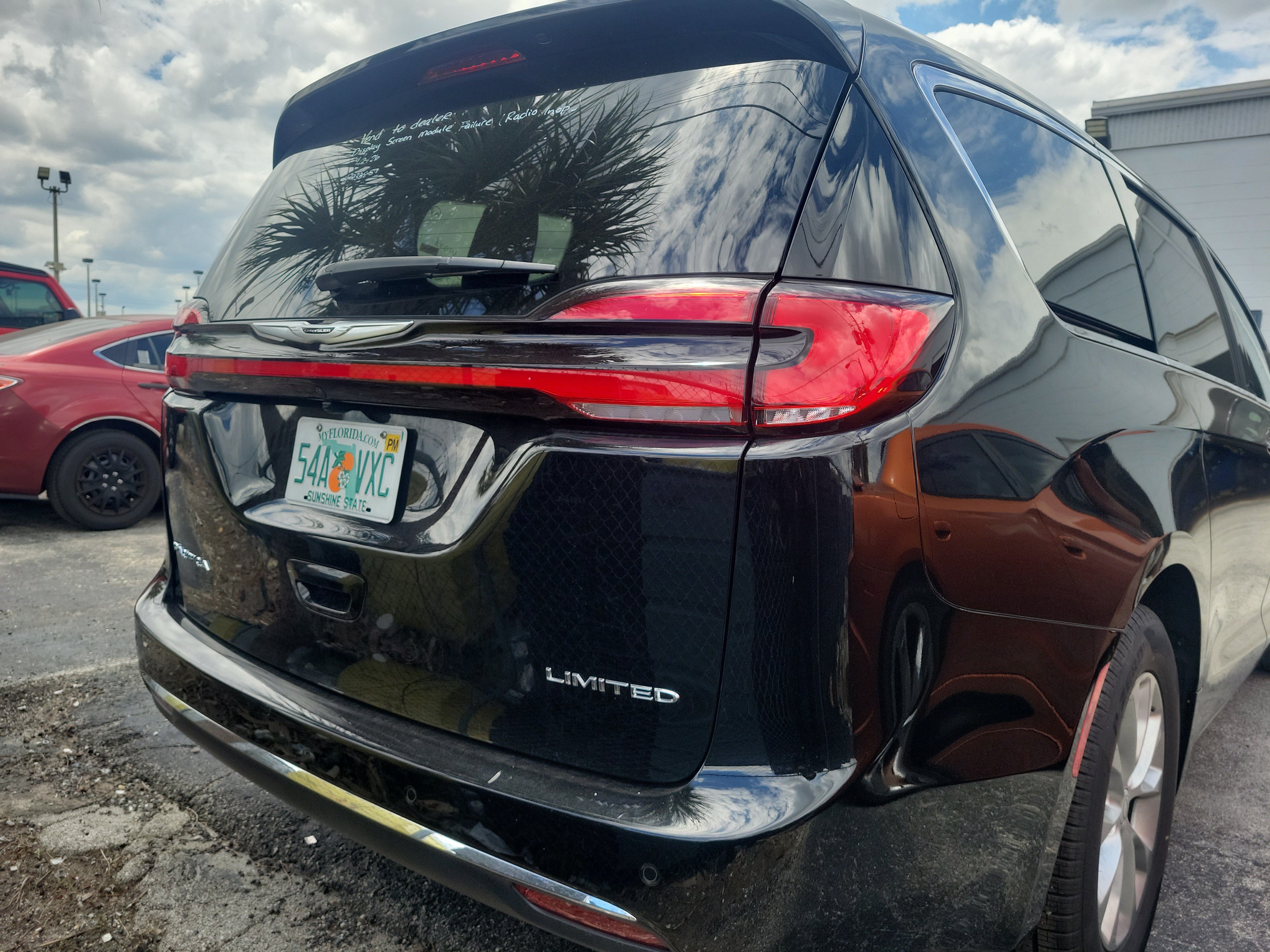 Used 2026 Chrysler Pacifica Limited FWD image 5