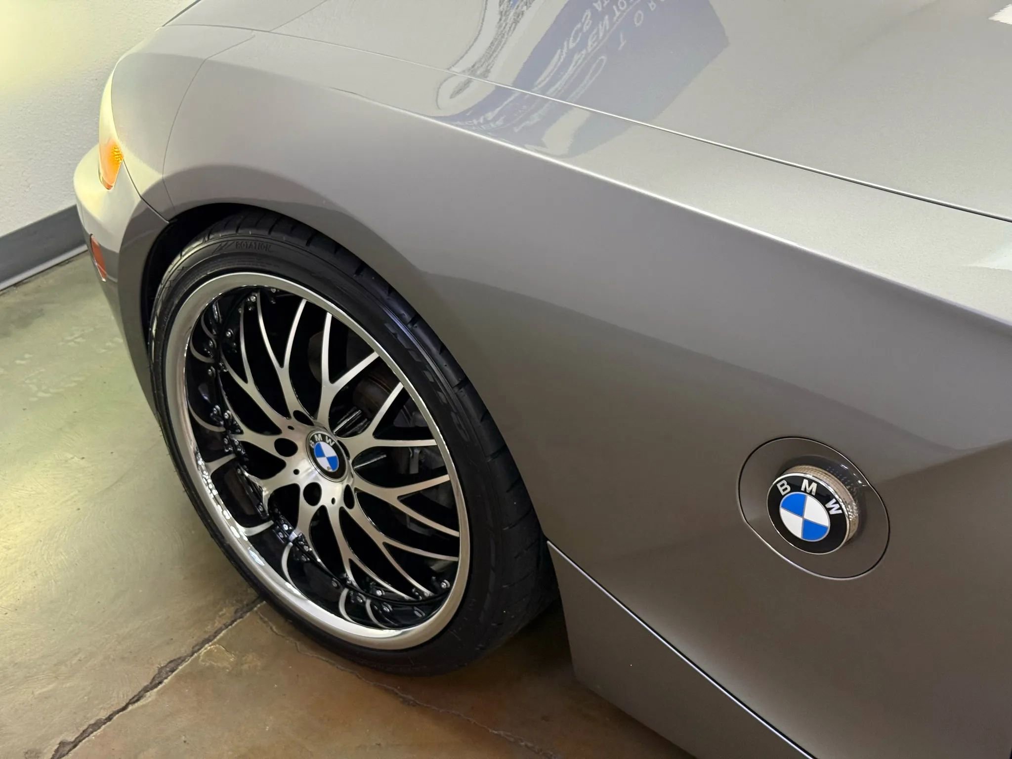 Used 2005 BMW Z4 2.5i image 10