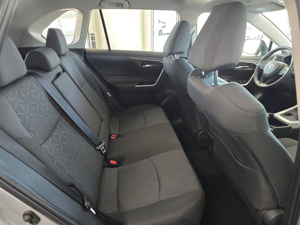 Used 2025 Toyota RAV4 XLE AWD/4WD image 40