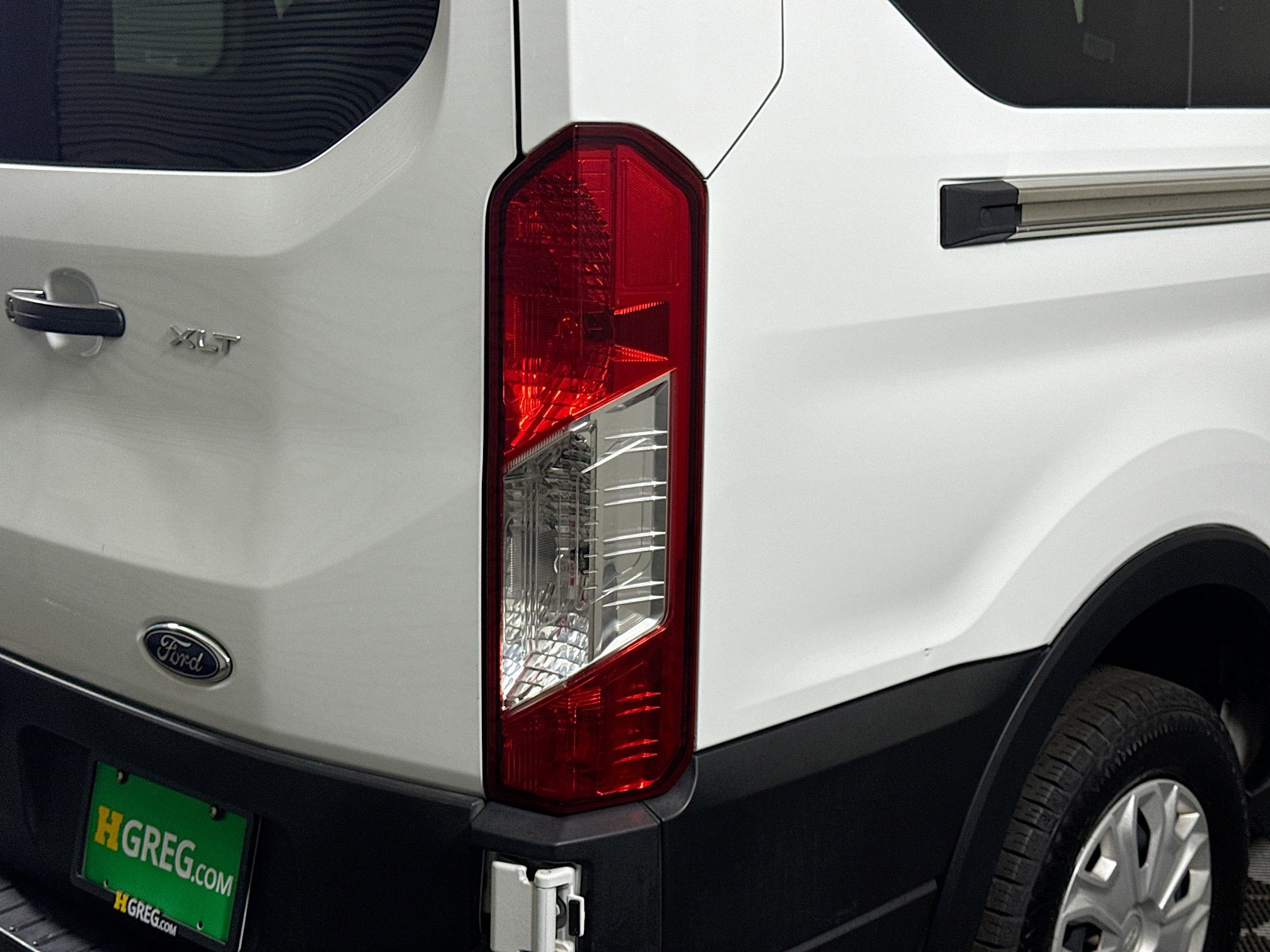 Used 2023 Ford Transit 350 XLT image 32