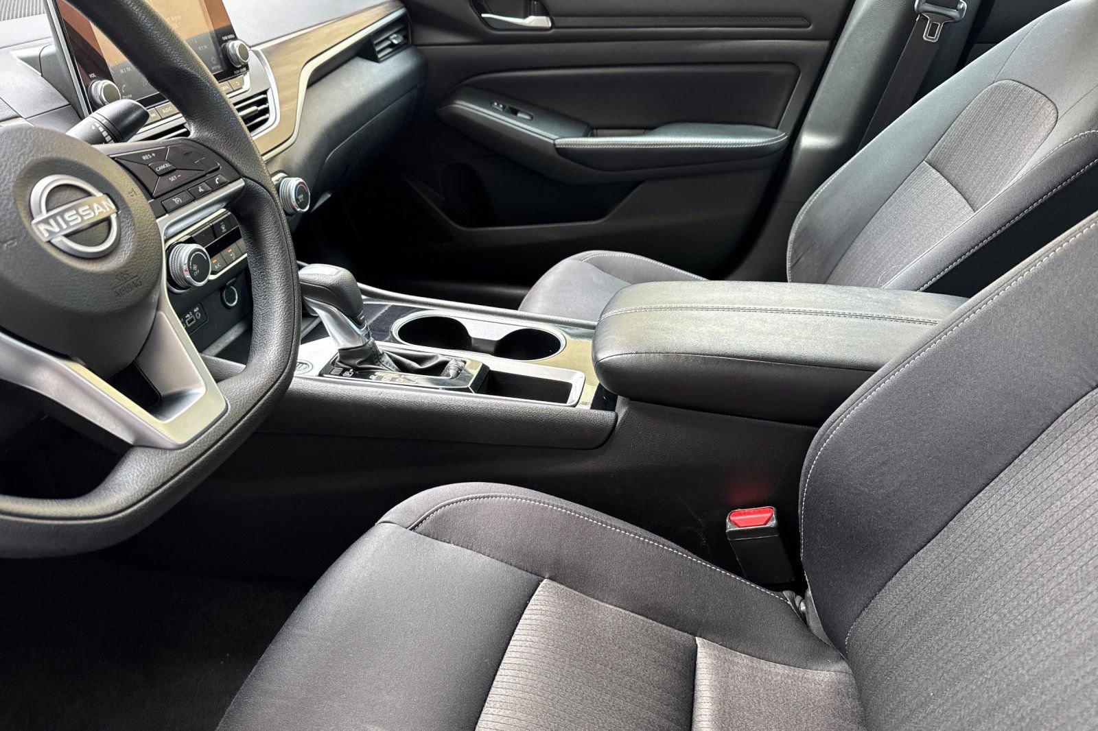 Used 2024 Nissan Altima 2.5 SV FWD image 10