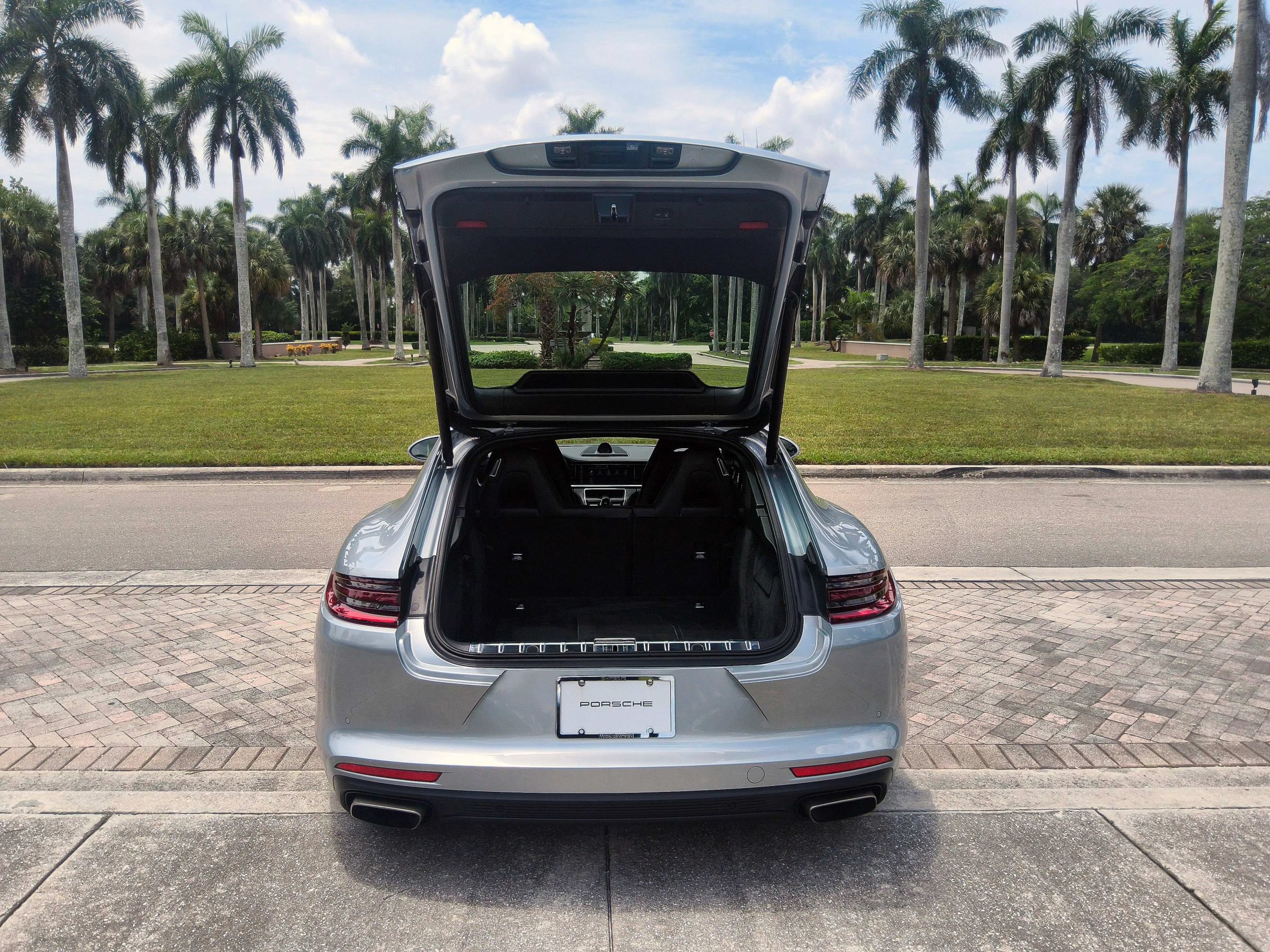 Used 2018 Porsche Panamera 4 AWD/4WD image 17